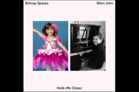 Britney Spears und Elton John als Kinder. Ein Bild zeigt Britney in einem rosa Tutu, das andere Elton am Klavier. Der Songtitel "Hold Me Closer" ist unten zu lesen.