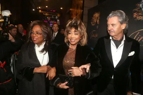 Tina Turner, Oprah Winfrey und Erwin Bach bei der Premiere von "Tina - Das Tina Turner Musical".