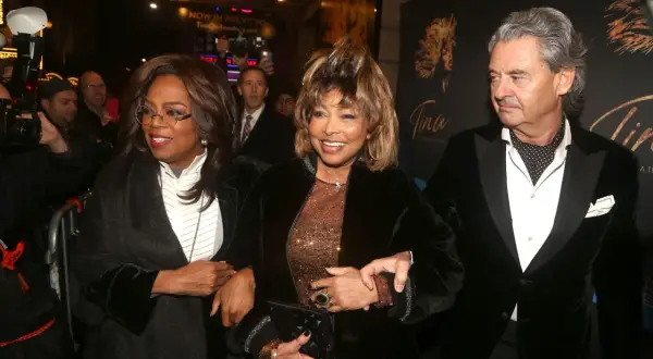 Tina Turner, Oprah Winfrey und Erwin Bach bei der Premiere von "Tina - Das Tina Turner Musical".